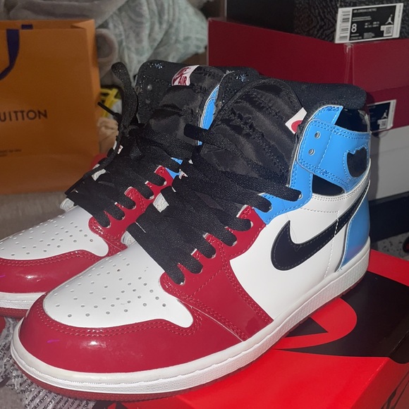 Nike Air Jordan 1 High - Picture 5 of 10